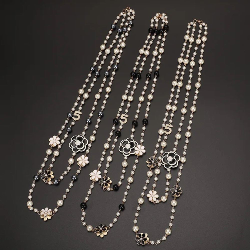 2pcs Bundle: Zara Silver Multilayer Tennis Round Crystal Clover Daizy Necklace